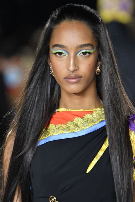 Tagli capelli lunghi 2021: il look di Lourdes Ciccone da Versace